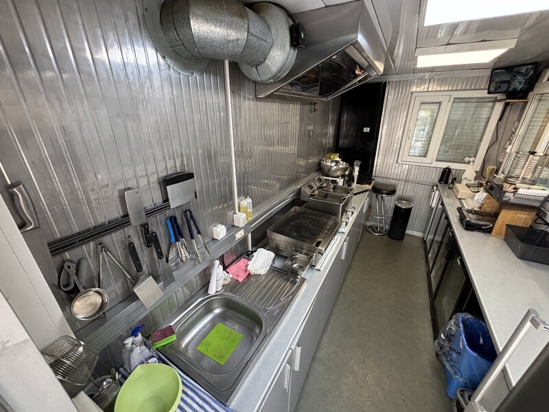 Vand/schimb afacere la cheie, fastfood, container + firma